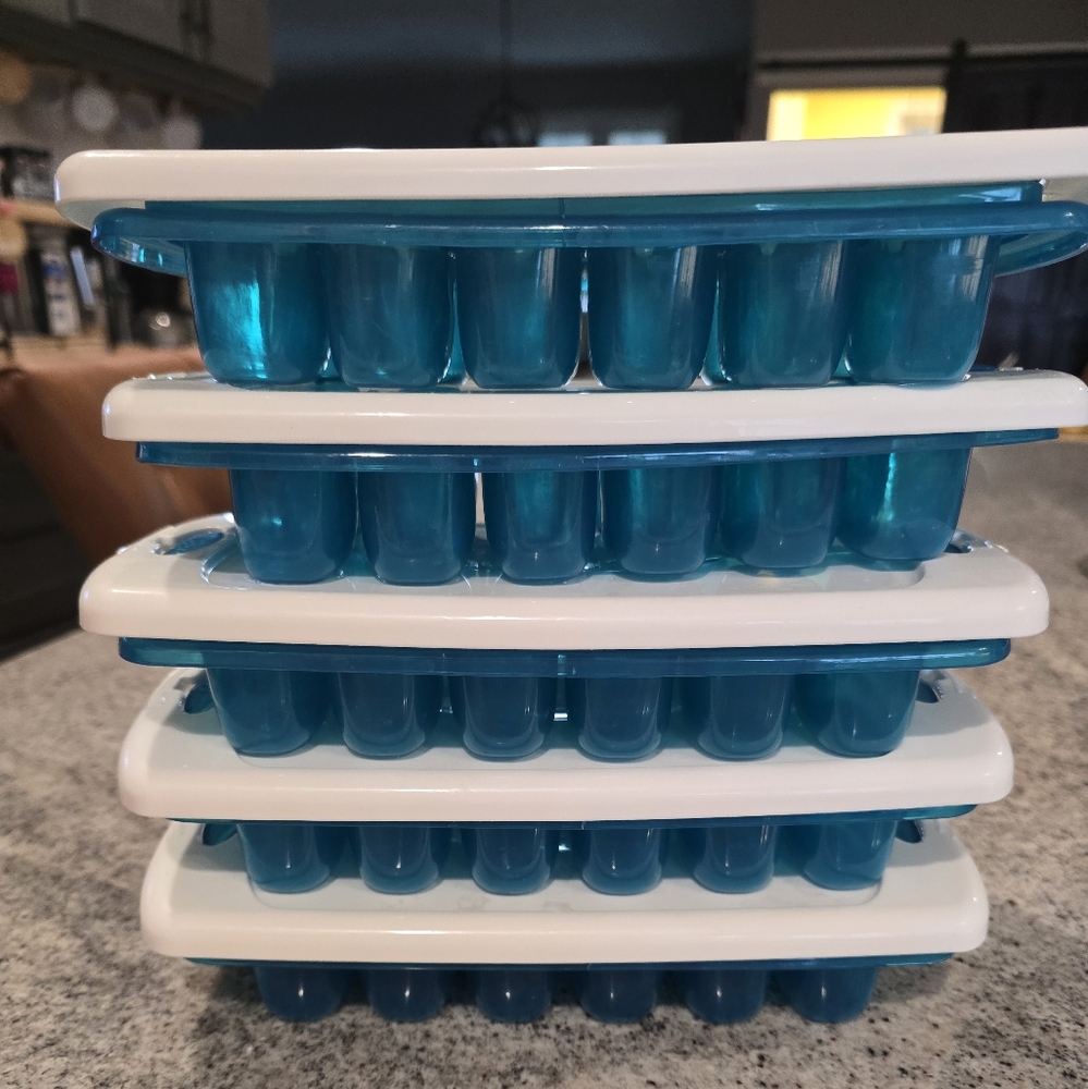 Munchkin Covered Ice Cube Trays Set Of 5